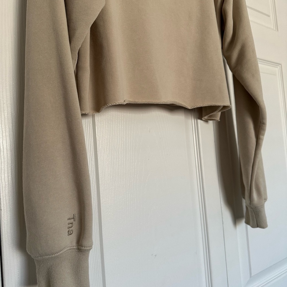 Aritzia TNA Airy Fleece Boyfriend Long Sleeve Cropped Sweatshirt - Size S - EUC - Picture 5 of 6